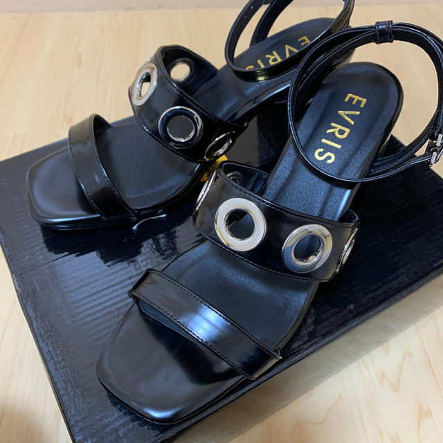 EVRIS(エヴリス)のEVRIS ブラック サンダル レディースの靴/シューズ(サンダル)の商品写真