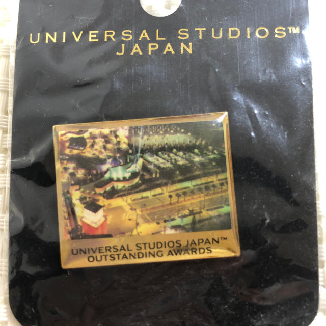 USJ(ユニバーサルスタジオジャパン)のUSJ ユニバーサルスタジオジャパン 公式非売品バッジ　2個 エンタメ/ホビーのコレクション(その他)の商品写真