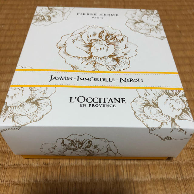 L'OCCITANE(ロクシタン)のロクシタン　ネロリ　ハンドクリーム、ボディーミルクセット未使用品 コスメ/美容のボディケア(ハンドクリーム)の商品写真