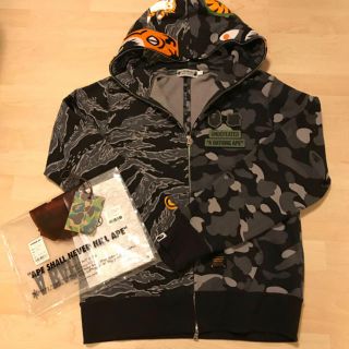 アンディフィーテッド(UNDEFEATED)のTiger Shark Half Full Zip Hoodie(パーカー)