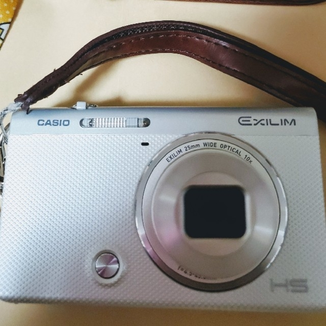 CASIO(カシオ)のCASIO EXILIM EX-ZR60 自撮り デジカメ　ストラップ付 スマホ/家電/カメラのカメラ(コンパクトデジタルカメラ)の商品写真