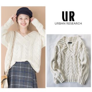 アーバンリサーチ(URBAN RESEARCH)の【美品】　アーバンリサーチ　オフショルダーニット　ケーブルニット　白(ニット/セーター)