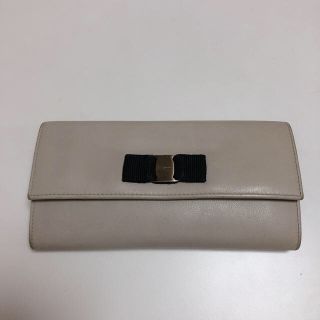 フェラガモ(Ferragamo)の落ち着いたベージュ色♡フェラガモ♡長財布(財布)