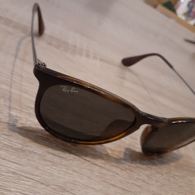 超美品♪ 
レイバン Ray-Ban サングラス 
ブラウン