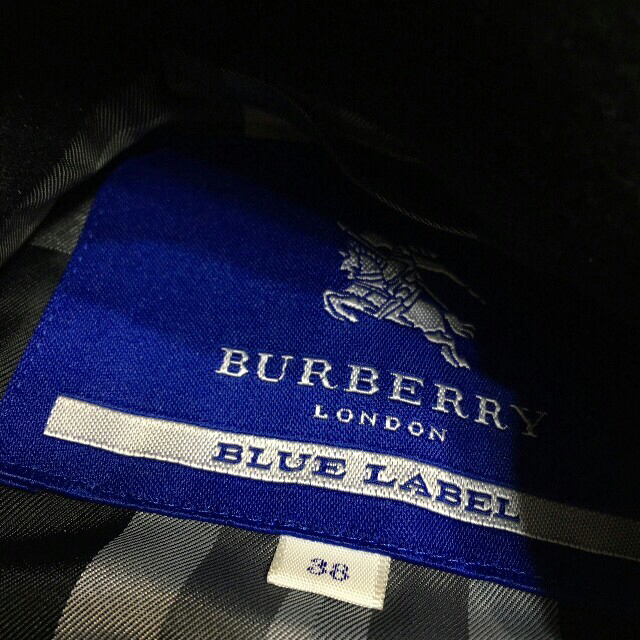 BURBERRY BLUE LABEL(バーバリーブルーレーベル)のburberryバーバリーブルーレーベル　レディベーシックコート黒 レディースのジャケット/アウター(ロングコート)の商品写真