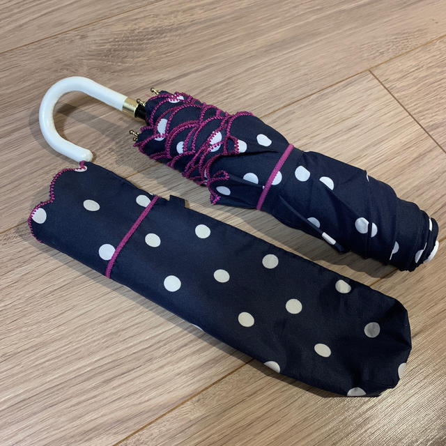 ☆折りたたみ傘　ドットプリント☆ レディースのファッション小物(傘)の商品写真
