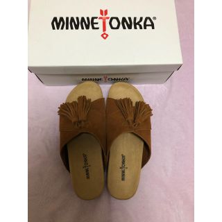 ミネトンカ(Minnetonka)のMINNETONKAタッセル付きサンダル♪(サンダル)