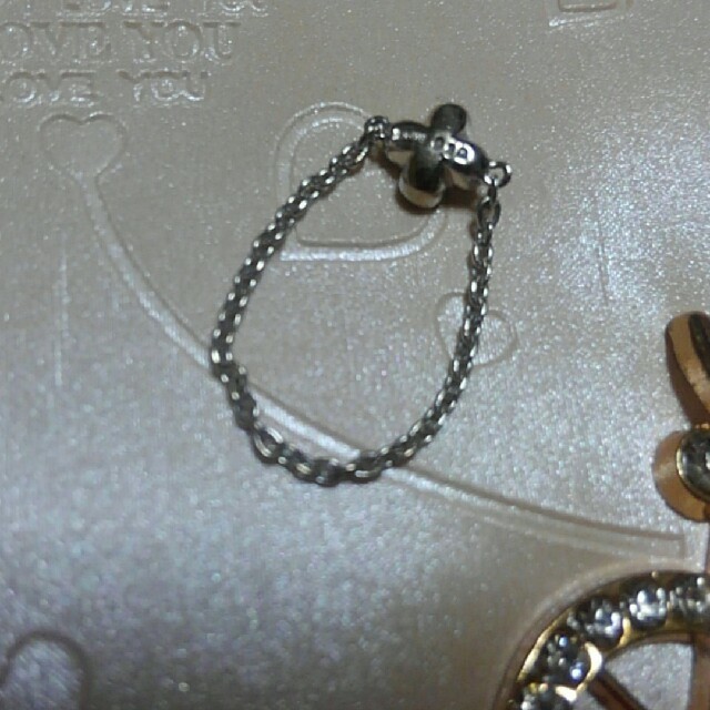 ブルーダイヤモンドk18WGチェ-ンリング(お花の形)❤最終値下げになります‼ レディースのアクセサリー(リング(指輪))の商品写真