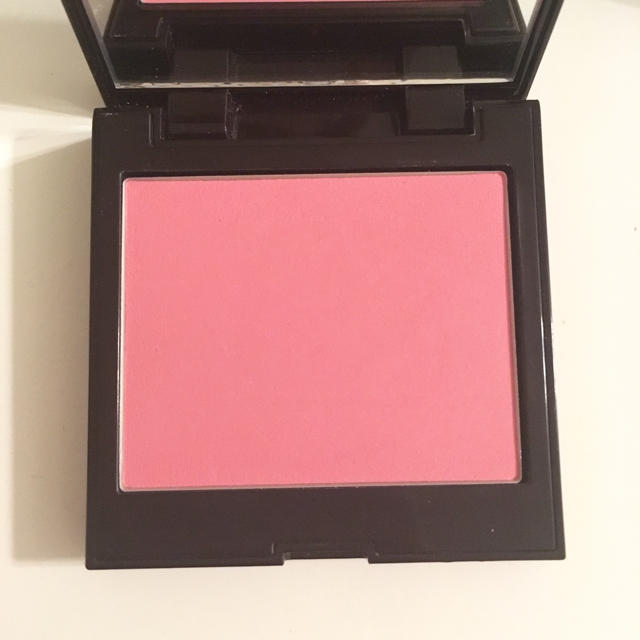 laura mercier(ローラメルシエ)の美品 ローラ メルシエ ブラッシュ カラー インフュージョン 01 ストロベリー コスメ/美容のベースメイク/化粧品(チーク)の商品写真