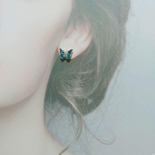 Ameri VINTAGE(アメリヴィンテージ)のwatercolor butterfly Emerald☽ ハンドメイドのアクセサリー(ピアス)の商品写真