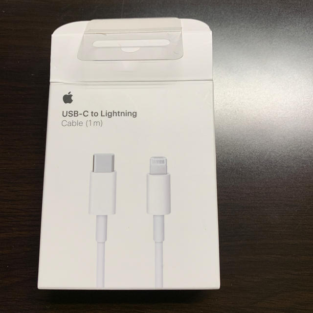 Apple(アップル)のUSB-C to lightning 1m スマホ/家電/カメラのスマートフォン/携帯電話(バッテリー/充電器)の商品写真