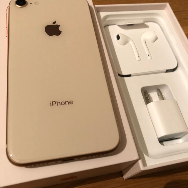 iPhone(アイフォーン)のiPhone64GB Gold SIMフリー スマホ/家電/カメラのスマートフォン/携帯電話(スマートフォン本体)の商品写真