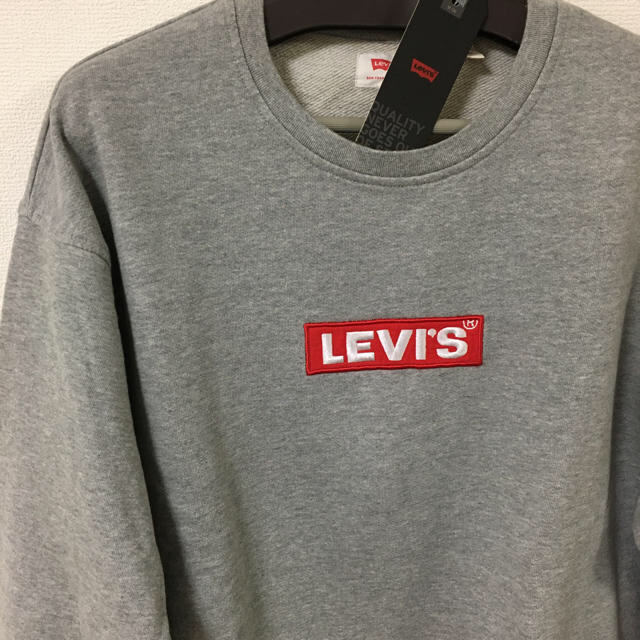 Levi's(リーバイス)の【新品】リーバイス　スウェット　トレーナー　サイズL  グレー　刺繍ロゴ メンズのトップス(スウェット)の商品写真