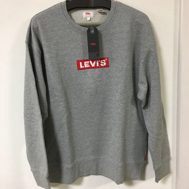 Levi's(リーバイス)の【新品】リーバイス　スウェット　トレーナー　サイズL  グレー　刺繍ロゴ メンズのトップス(スウェット)の商品写真