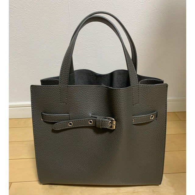 ベルトデザインハンドバッグ レディースのバッグ(ハンドバッグ)の商品写真
