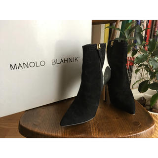 マノロブラニク(MANOLO BLAHNIK)のMANOLO BLAHNIK ショートブーツ エナメル スエード 36.5(ブーツ)