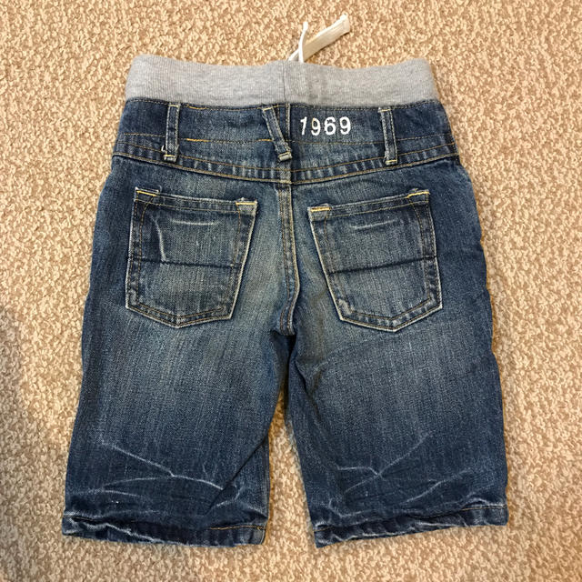 GAP Kids(ギャップキッズ)のGAP kids 110センチ デニムパンツ ハーフパンツ／スウェット キッズ/ベビー/マタニティのキッズ服男の子用(90cm~)(パンツ/スパッツ)の商品写真