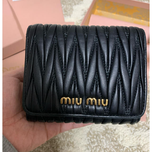 miumiu(ミュウミュウ)のmiumiu 三つ折りマテラッセ レディースのファッション小物(財布)の商品写真