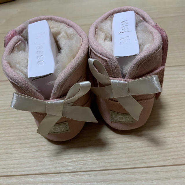 UGG(アグ)の新品⭐︎UGG ベビーブーツ ピンク キッズ/ベビー/マタニティのベビー靴/シューズ(~14cm)(ブーツ)の商品写真