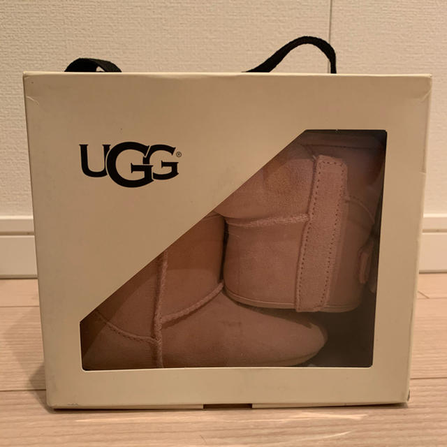 UGG(アグ)の新品⭐︎UGG ベビーブーツ ピンク キッズ/ベビー/マタニティのベビー靴/シューズ(~14cm)(ブーツ)の商品写真