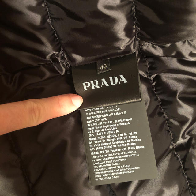 PRADA(プラダ)のPRADAダウンジャケット40グレーフード付 レディースのジャケット/アウター(ダウンジャケット)の商品写真
