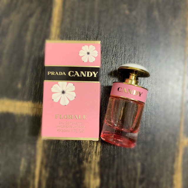 PRADA(プラダ)のPRADA CANDY香水🎀 コスメ/美容の香水(香水(女性用))の商品写真