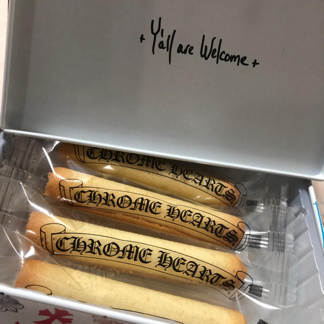 Chrome Hearts(クロムハーツ)のCH Box Cookie クリスマス限定ショッパー ヨックモック  クッキー 食品/飲料/酒の食品(菓子/デザート)の商品写真