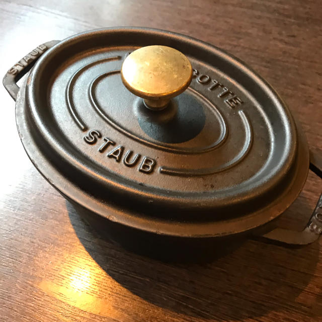 STAUB(ストウブ)のmammamia様専用ストウブ Staub ココット17cm インテリア/住まい/日用品のキッチン/食器(鍋/フライパン)の商品写真