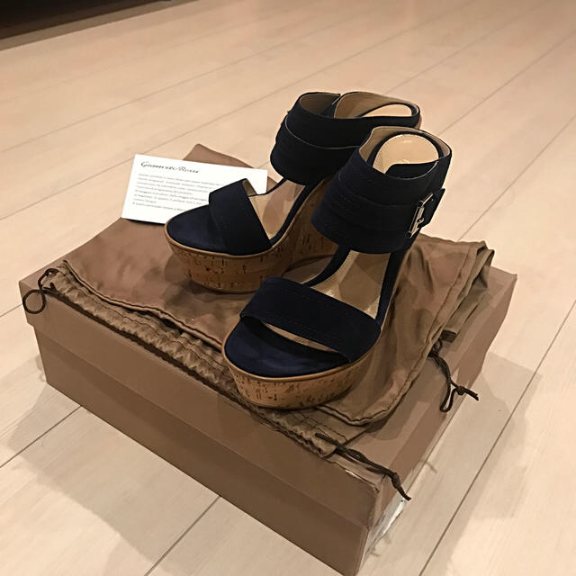 Gianvito Rossi(ジャンヴィットロッシ)のジャンビトロッシ サンダル レディースの靴/シューズ(サンダル)の商品写真