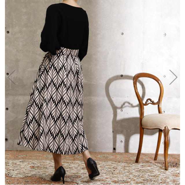 tiara(ティアラ)の★新品★TIARA ビッグリーフプリントタックフレアスカート  size:M レディースのスカート(ロングスカート)の商品写真