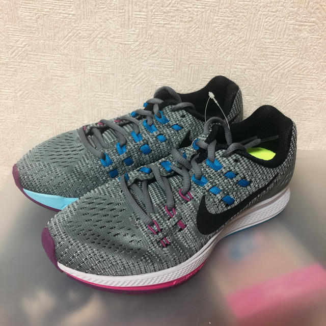 NIKE(ナイキ)のNIKE AIR ZOOM STRUCTURE 19 レディースの靴/シューズ(スニーカー)の商品写真