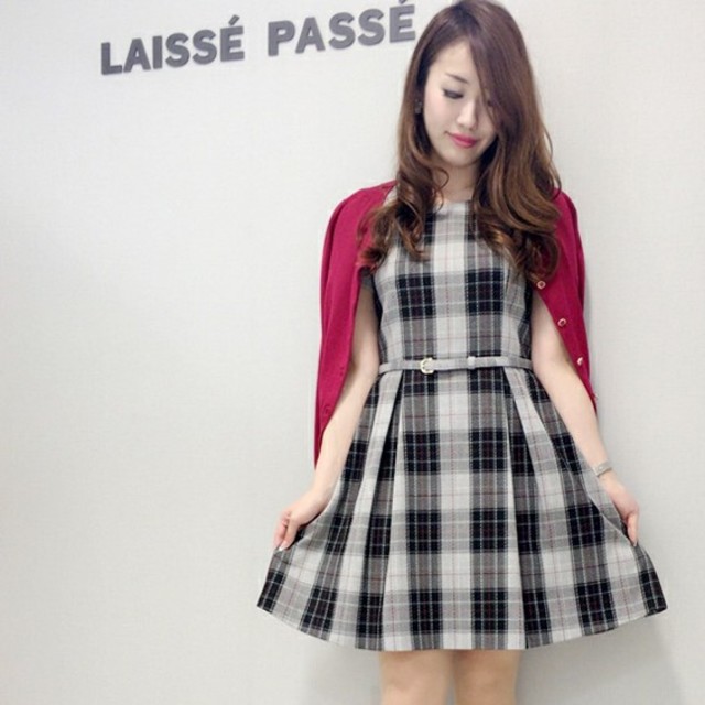 LAISSE PASSE(レッセパッセ)のレッセパッセ＊タータンチェックレディワンピ＊グレー レディースのワンピース(ひざ丈ワンピース)の商品写真