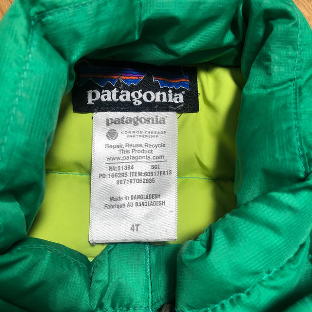 patagonia(パタゴニア)のPatagoniaパタゴニアダウン4T100〜110【難アリ】 キッズ/ベビー/マタニティのキッズ服男の子用(90cm~)(ジャケット/上着)の商品写真