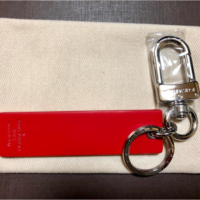 オフホワイ】 Supreme 新品・未使用‼️Supreme  LOUIS VUITTON ‼️キーホルダーの通販 by パトカバ