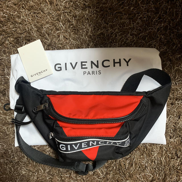 メンズGIVENCHY ボディバッグ　ウエストポーチ