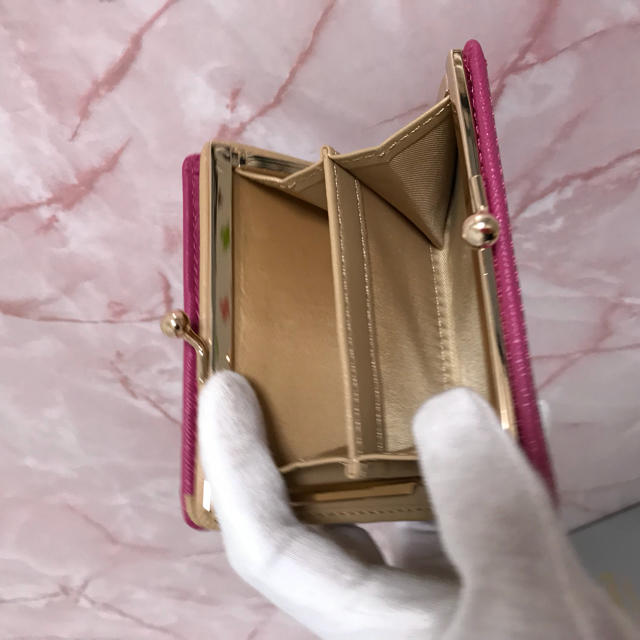 Vivienne Westwood(ヴィヴィアンウエストウッド)のピンク❤️二つ折りがま口財布❤️ヴィヴィアンウエストウッド レディースのファッション小物(財布)の商品写真
