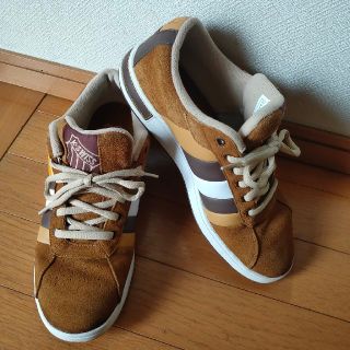 ケースイス(K-SWISS)のK・SWISSサイズ26.5〜27スニーカー美品サイズ28小さ目です。(スニーカー)