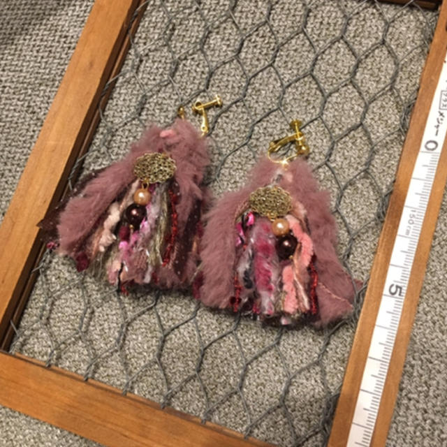 ふわふわピンク ♡ イヤリング レディースのアクセサリー(イヤリング)の商品写真