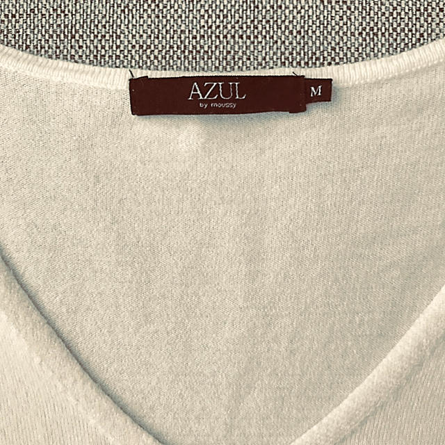 AZUL by moussy(アズールバイマウジー)のazulアズール ニット ホワイト 白 長袖 vネック レディースのトップス(ニット/セーター)の商品写真