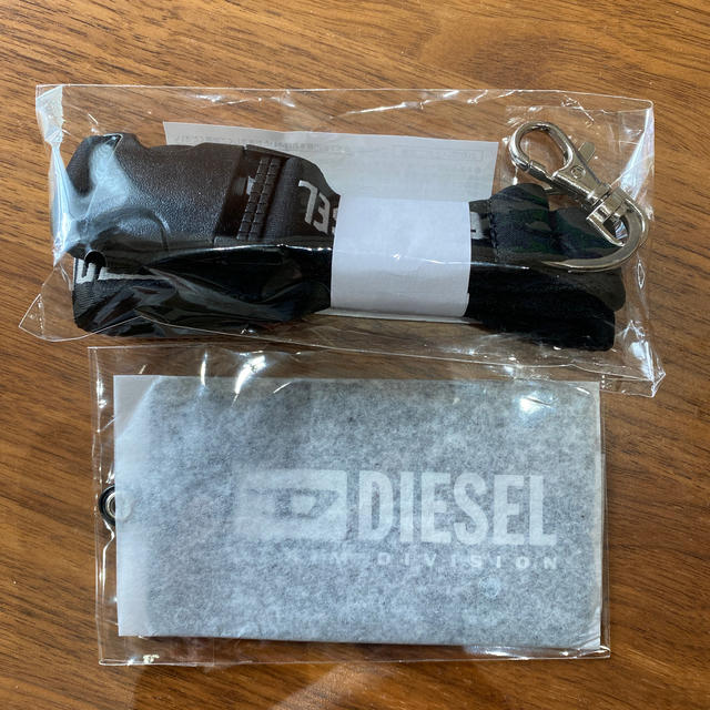 DIESEL(ディーゼル)の【DIESEL】ネックストラップ&カードケース【ノベルティー】 エンタメ/ホビーのコレクション(ノベルティグッズ)の商品写真