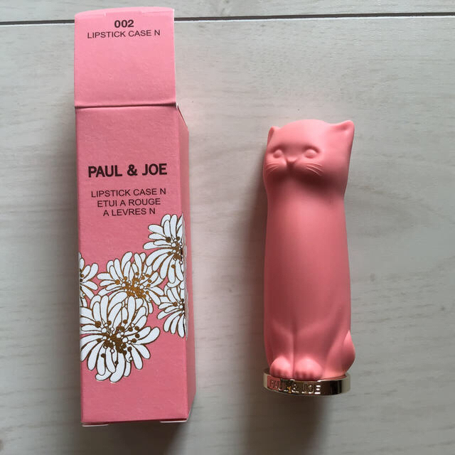 PAUL & JOE(ポールアンドジョー)のPAUL & JOE 猫型リップクリームと限定品リップケース コスメ/美容のスキンケア/基礎化粧品(リップケア/リップクリーム)の商品写真