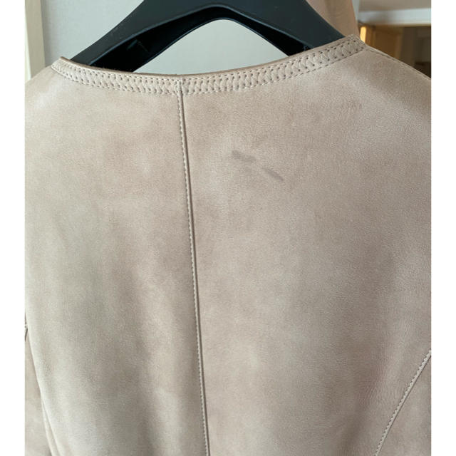 リアルムートン　ノーカラーコート　ベージュ レディースのジャケット/アウター(ムートンコート)の商品写真