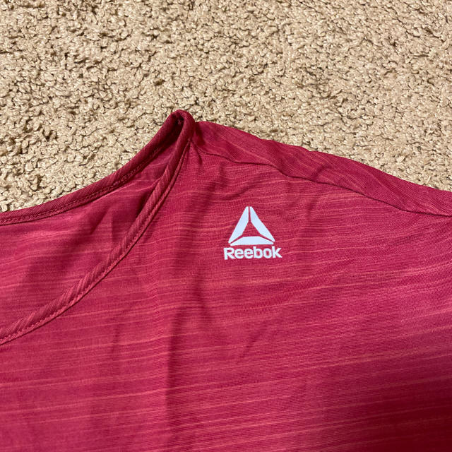 Reebok(リーボック)のReebok Tシャツ Mサイズ エンジ  レディースのトップス(Tシャツ(半袖/袖なし))の商品写真