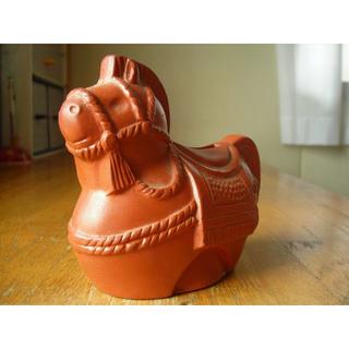 陶器製の馬の貯金箱(置物)