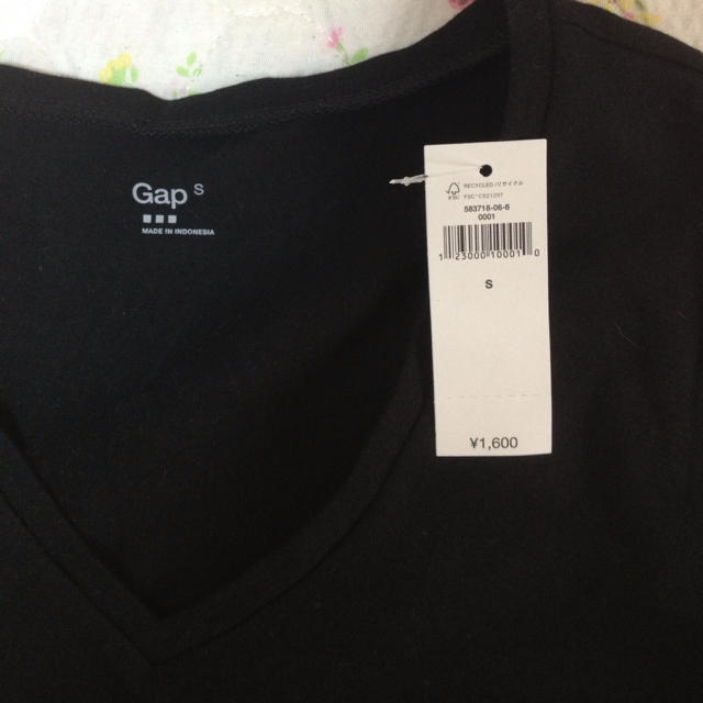 GAP(ギャップ)のGAP☆Ｖネック☆Ｔシャツ レディースのトップス(Tシャツ(半袖/袖なし))の商品写真