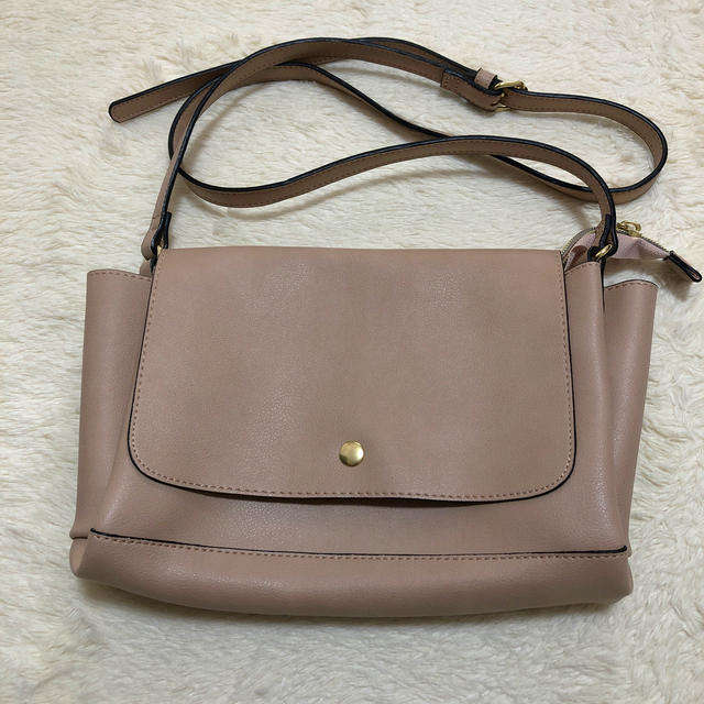 TAKEO KIKUCHI(タケオキクチ)のタケオキクチ　ベージュピンクショルダー レディースのバッグ(ショルダーバッグ)の商品写真