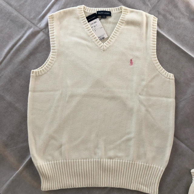 Ralph Lauren(ラルフローレン)の新品未使用品 ラルフローレン Vベスト キッズ/ベビー/マタニティのキッズ服女の子用(90cm~)(ニット)の商品写真