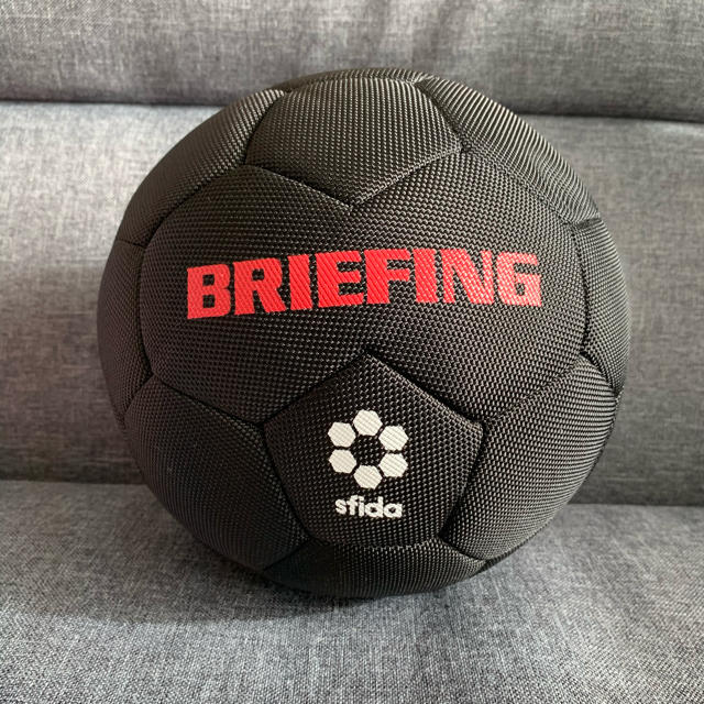 BRIEFING(ブリーフィング)の超希少！ブリーフィング  サッカーボール  非売品 スポーツ/アウトドアのサッカー/フットサル(ボール)の商品写真