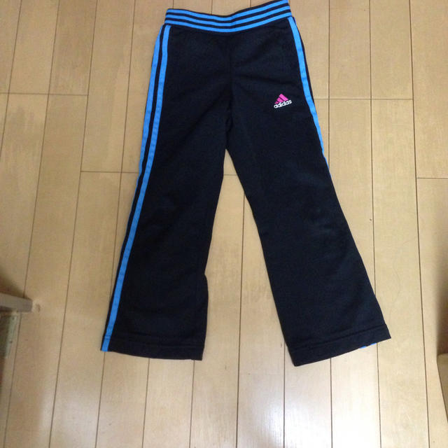 adidas(アディダス)のadidas ジャージ110 キッズ/ベビー/マタニティのキッズ服男の子用(90cm~)(パンツ/スパッツ)の商品写真