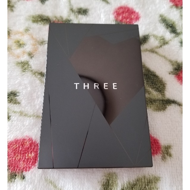 THREE(スリー)のTHREE 4Dプラスアイパレット X02 コスメ/美容のベースメイク/化粧品(アイシャドウ)の商品写真